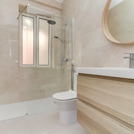 Privatunterkunft Spacious Without Window Lissabon